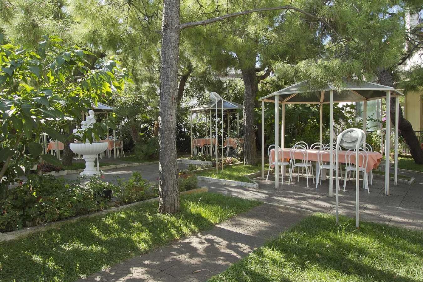 Hotel La Maestra Grottammare Zewnętrze zdjęcie